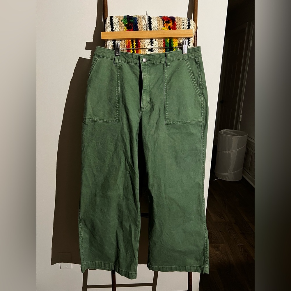 Wide leg high waited pant with long pockets